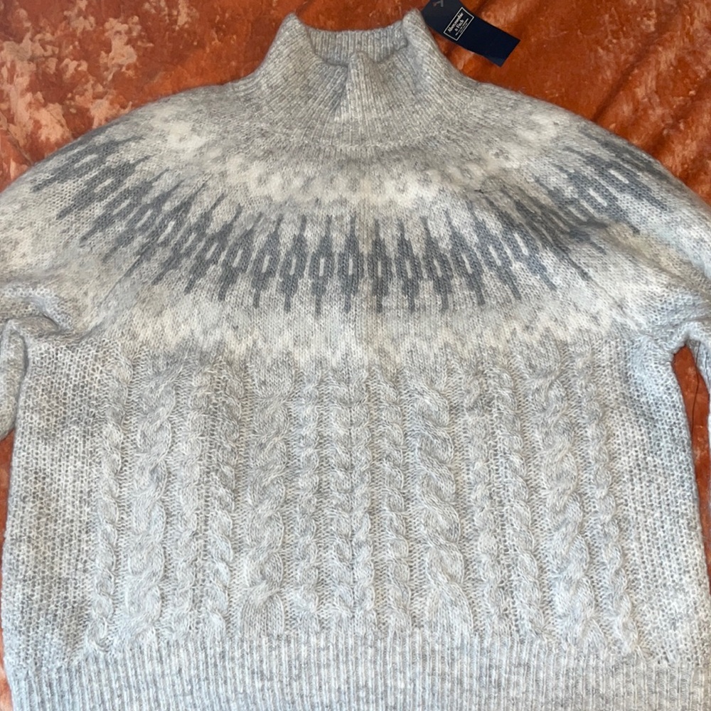 IAbercrombie and Finch sweater